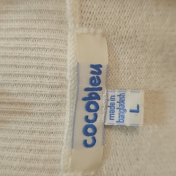 NWOT Cocobleu Embossed Flower Ivory Sweater Large - Picture 4 of 4